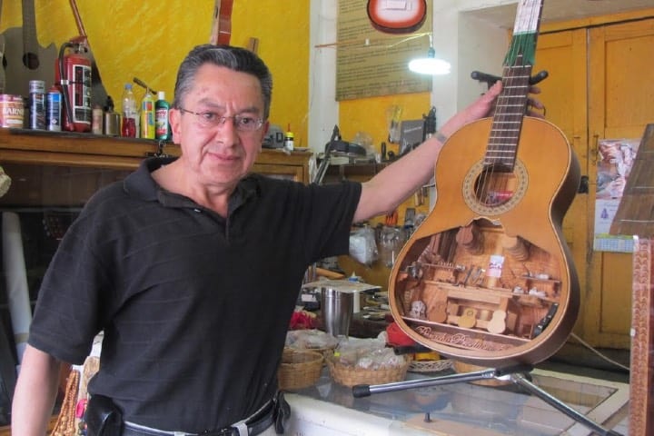 Jesús Zalapa, el principal fabricante de la guitarra miniatura Foto Archivo