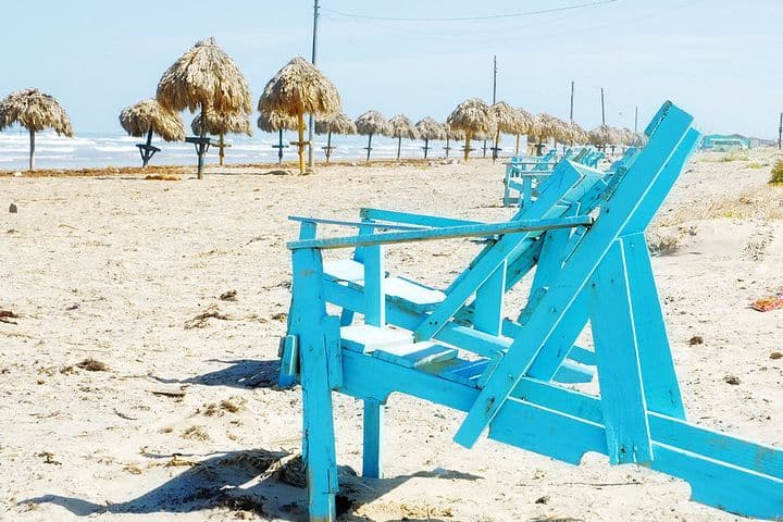 Palapas en Playa Bagdad. Foto Turismo Tamaulipas.