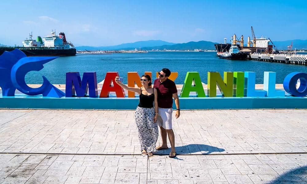 selfie pareja malecón de Manzanillo Foto: vanidades.com