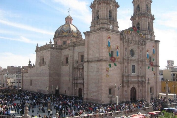 La Catedral Basílica de San Juan recibe miles de fieles Foto Archivo