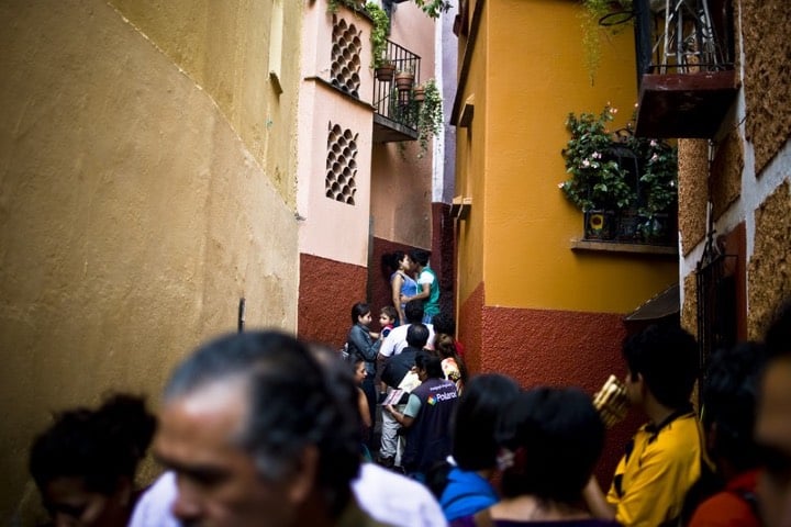 La leyenda del callejón del beso atrae muchos turistas Foto Salvador Gutiérrez
