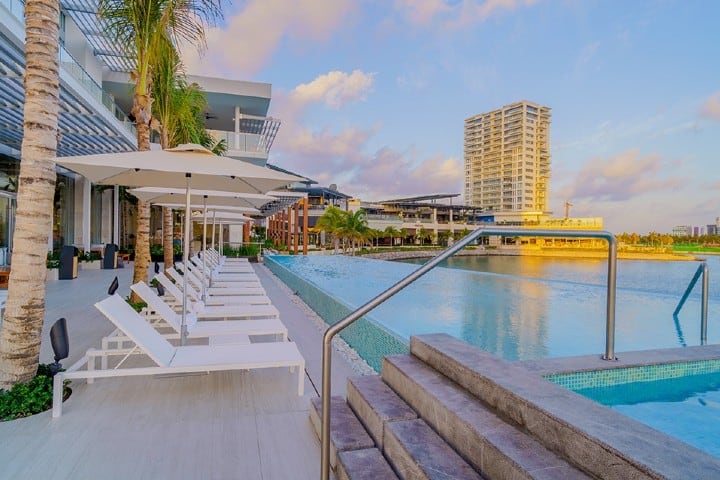 El descanso que te ofrece este hotel donde podrás disfrutar de sus atracciones y claro, de Xcaret Foto: Renaissance Cancún Resort & Marina