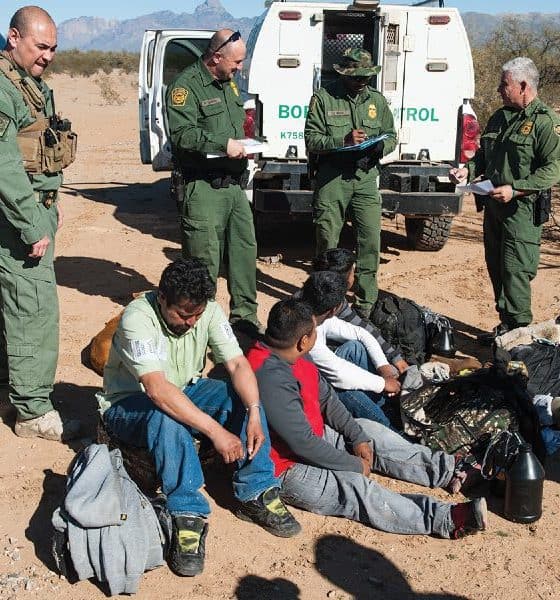 Inmigrantes detenidos por la Border Patrol. Foto: MXCity