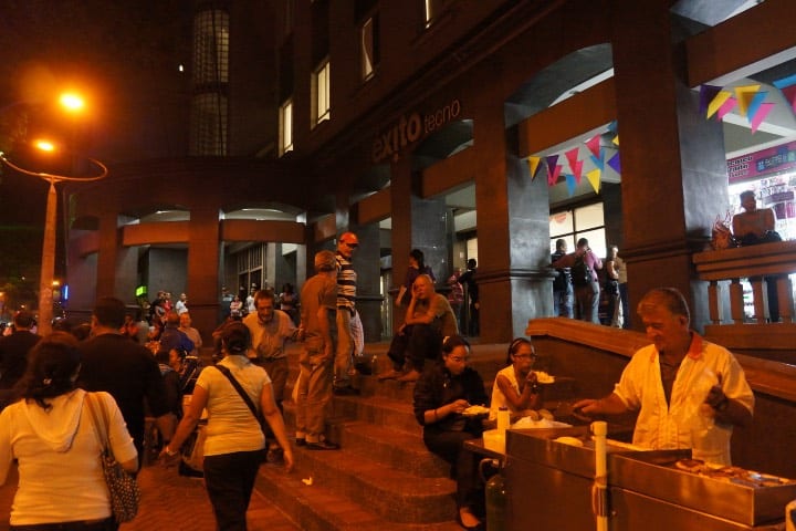 La vida nocturna de Medellín Foto Michael Chow