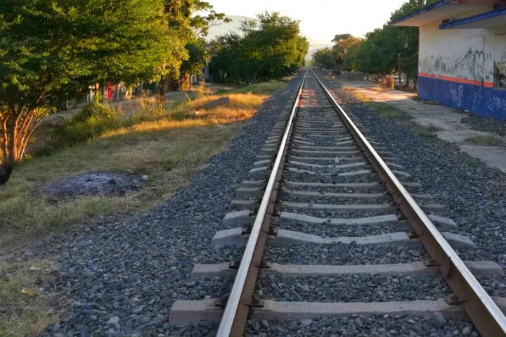 Las vías del Tren en Colima - Foto Luis Juárez J.