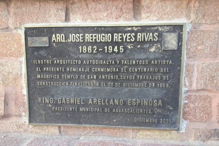 Placa de conmemoración de Refugio Reyes Foto: Archivo