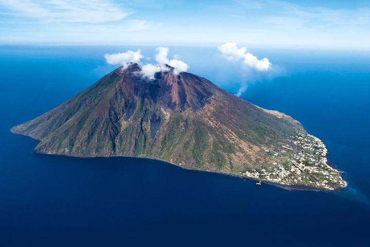 Vista aérea del volcán. Foto: Conoce Italia