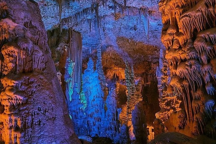 Columnas en la cueva Absalom Foto: Visit Israel | Instagram