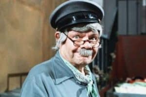 Estatua de Jaimito el Cartero: un orgullo de Tangamandapio El Souvenir