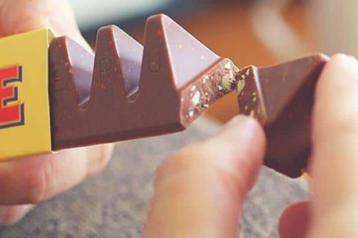 Cada pedazo de chocolate Toblerone te recuerda a un viaje aéreo. Foto: Vix