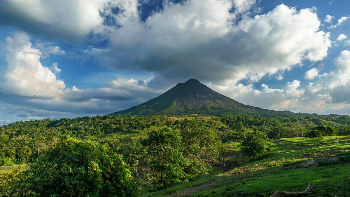Volcán el Arenal en Costa Rica Foto: Adobe Rent a Car