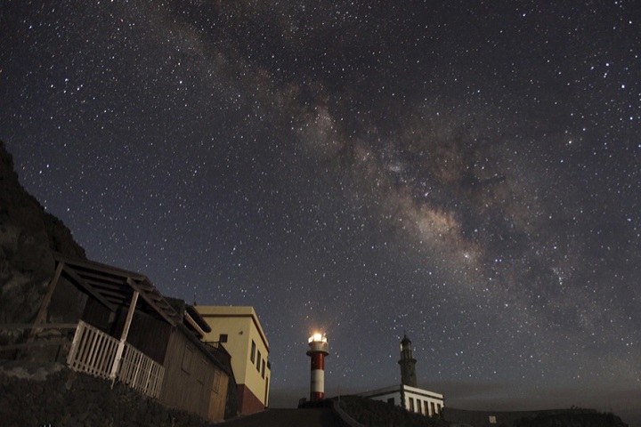 ¡Qué bella se ve la vía láctea desde el Destino Starlight en la Isla Bonita. Foto: The Starlight Universe