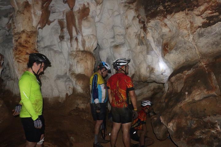 Exploradores en la Cueva de las Canicas Foto: SEDEC