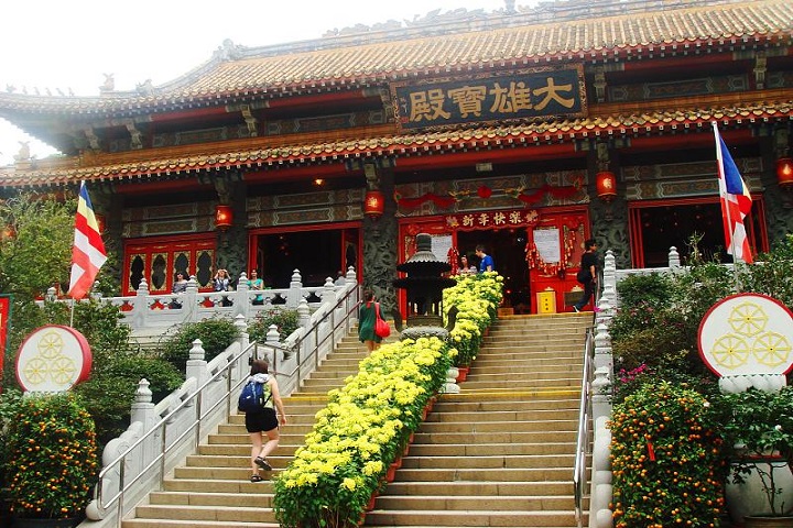 Esta es la entrada al Monasterio, cerca del Buda Tian Tan. Foto: Grissss