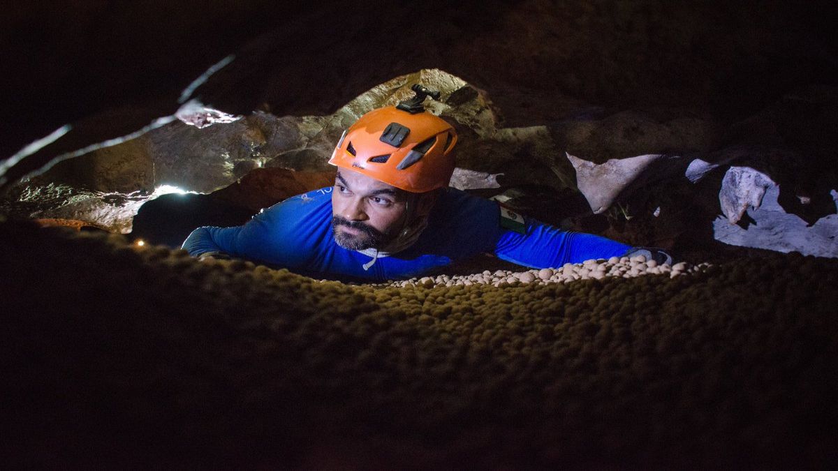 Persona en la cueva de las canicas Foto: Jungla Experience Turismo