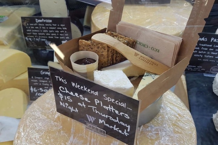 Quesos de Oamaru Foto_ white stone cheese