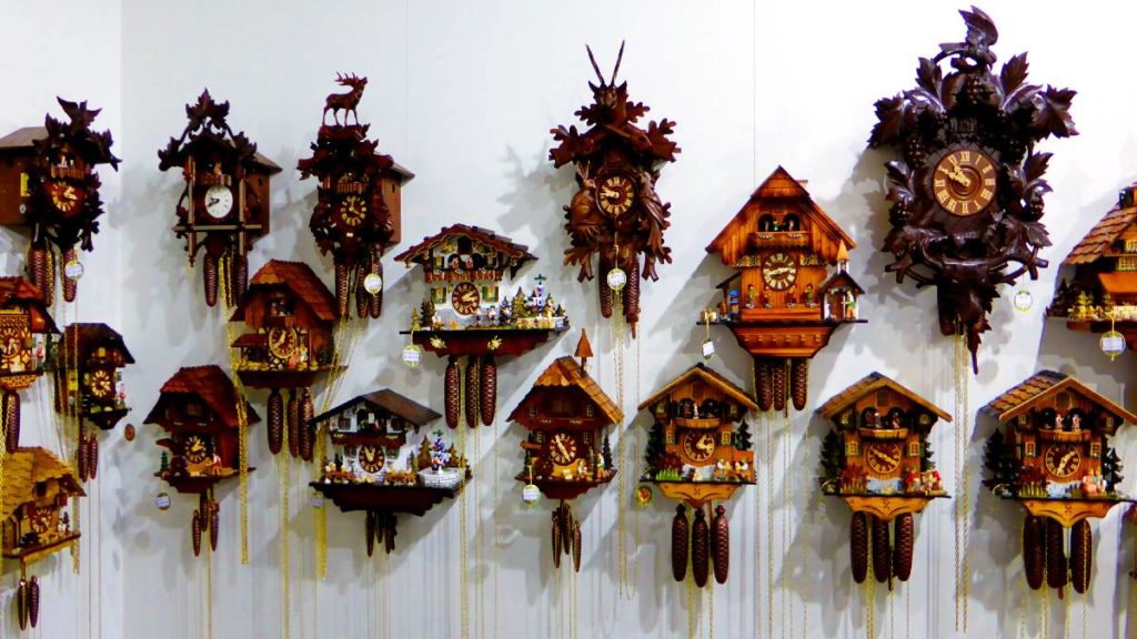 Relojes antiguos en Suiza: La cultura plasmada en la madera de un