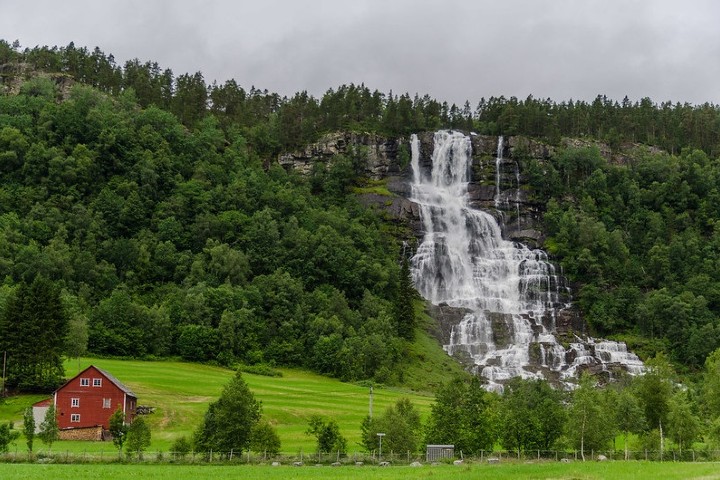 El lugar en donde se encuentra esa cascada es asombroso. Foto: fiordos noriegos
