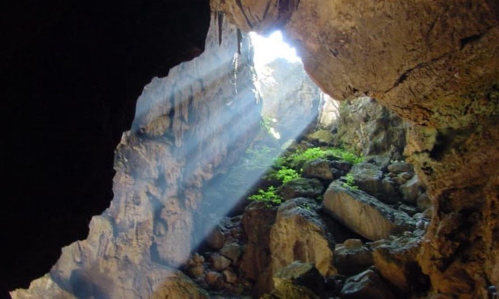 Entrada a la Cueva de los Riscos. Foto: ciudadypoder