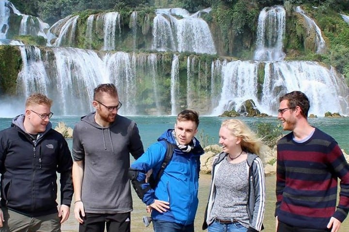 Una tarde con amigos en las Cataratas Ban Gioc Detian Foto: domat_dazz | Instagram