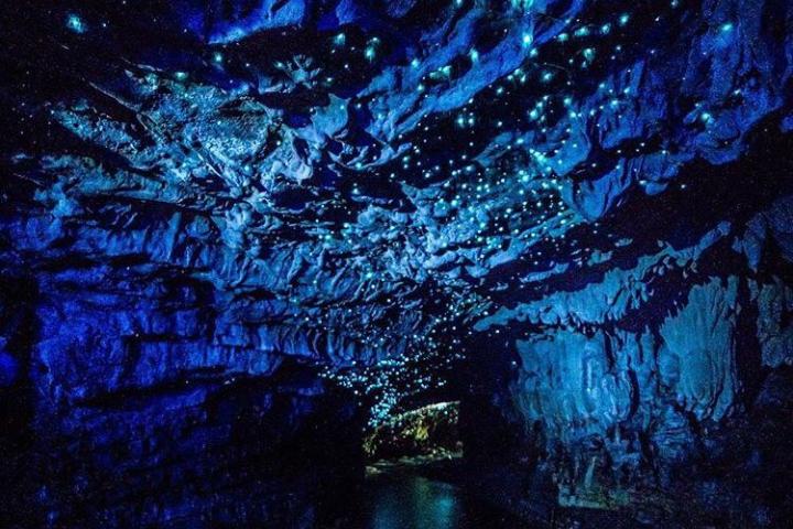 Cueva Glowwarm completamente iluminada. Foto: scottys.frames 