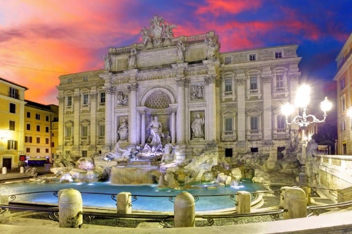 Visita la fuente más grande de Italia durante un hermoso atardecer Foto_ Shutterstock