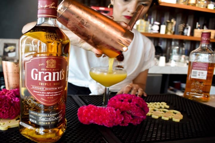 ¡Un cocktail de flor de cempasúchitl listo para disfrutar! Foto: Archivo