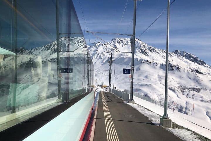 A punto de salir de la estación. Suiza. Imagen: paulawik