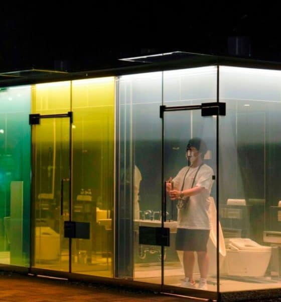 Baños transparentes de Tokio. Foto: La Sexta