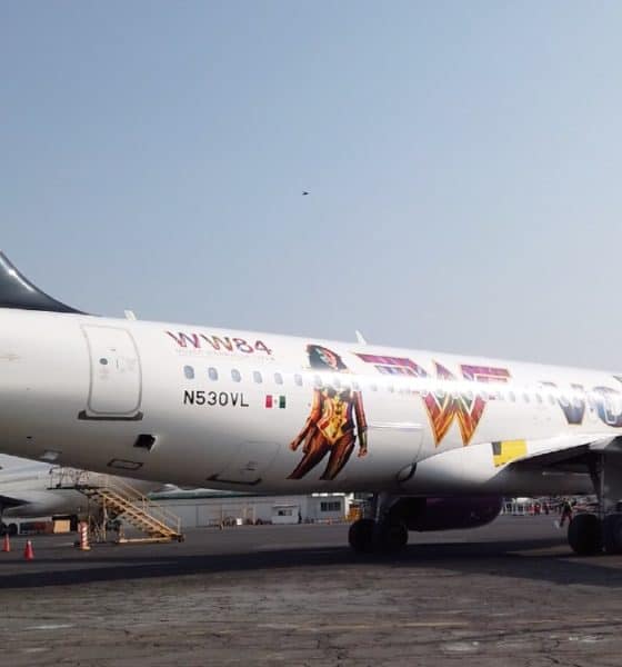 El avión de Volaris en conjunto con la Mujer Maravilla. Foto: Archivo