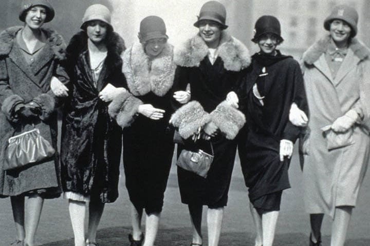 Mujeres de la época ¿Irías vestida así? Foto: La Nación