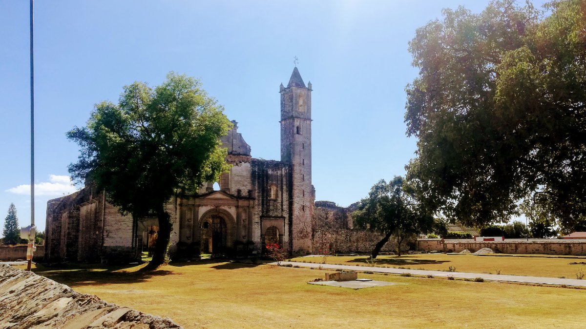 PORTADA Ex Convento de Tecali de Herrera- Foto Luis Juárez J.