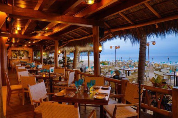 Club de Playa El Dorado ¡Come delicioso en su restaurante! Foto: Archivo