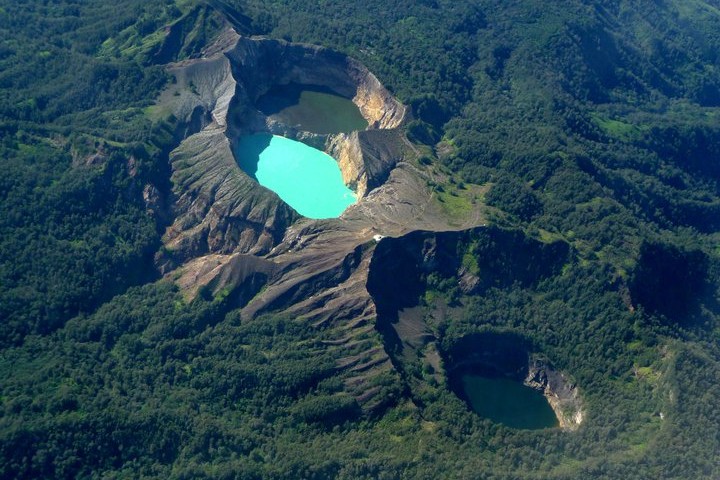 ¿No se ven increíbles los lagos cambiantes del Volcán Kelimutu? Foto: Flickr