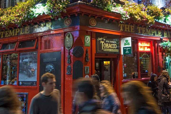 Dublín es uno de los destinos en donde viajar con amigos tendrá que disfrutar de los pubs. Foto: Rudy & Peter Skitterians