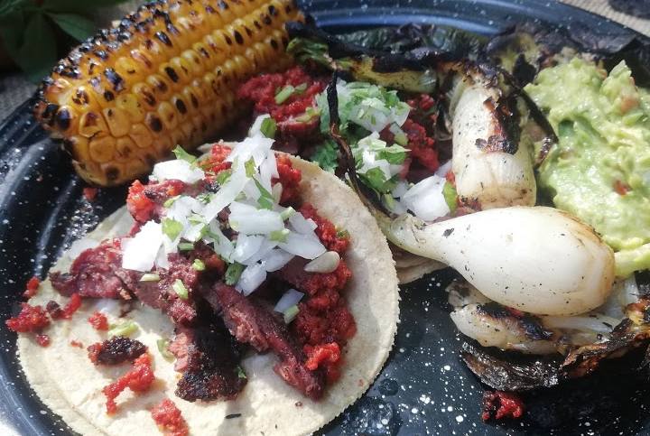 El Patrón, tacos al carbón – Foto Luis Juárez J.