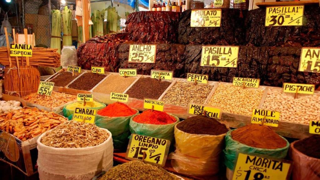 Déjate enamorar por el color y los sabores del Mercado de La Merced en la CDMX El Souvenir