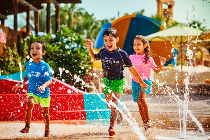 Los niños no se pueden quedar sin diversión en Aquaventure. Foto: Hotel News ME