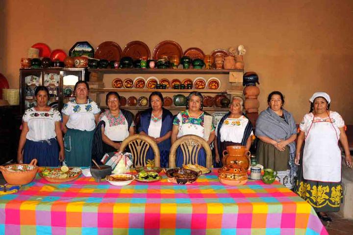 Cocineras tradicionales en Sta Fe de La Laguna Foto Michoacán Celebra la Vida