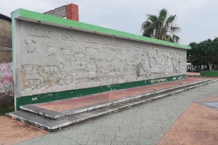 Mural de piedra Tamiahua - Foto Luis Juárez J.