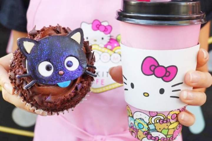 Hello-Kitty-Cafe-1