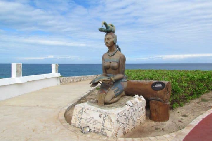 Ixchel-diosa-maya-foto-Mia-Reef-Isla-Mujeres