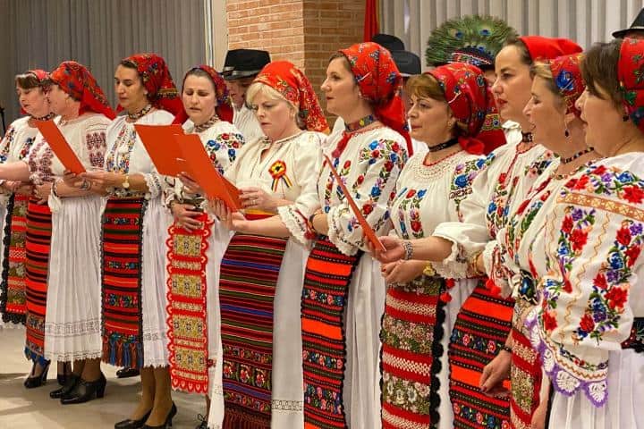 Ve-el-Alunelul-en-eventos-de-Rumania-Foto-de-La-culturas-del-mundo