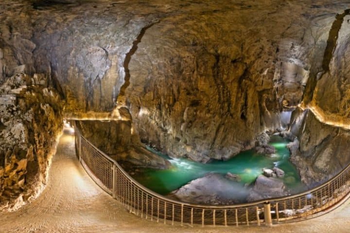 Grutas-en-las-cuevas-de-Skocjan.-Foto-por-turismoeslovenia10787