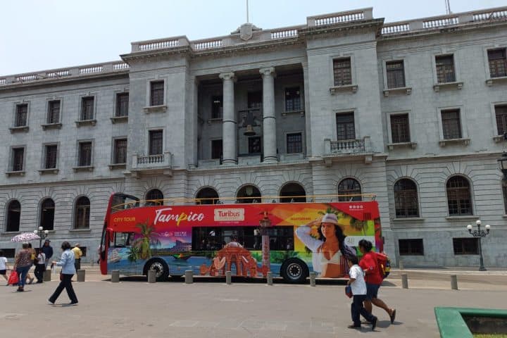 El Turibús saldrá en la Plaza de la Libertad. Foto: Gobierno de Tampico