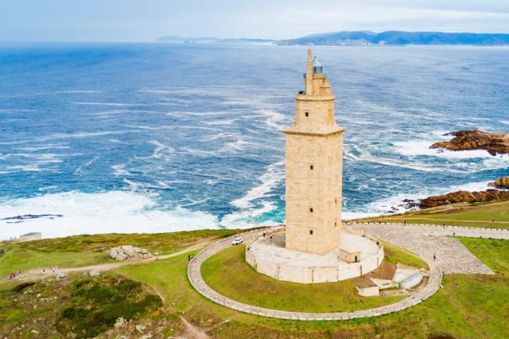 Faro de Hércules y Oceáno Atlántico. Foto: El Mundo