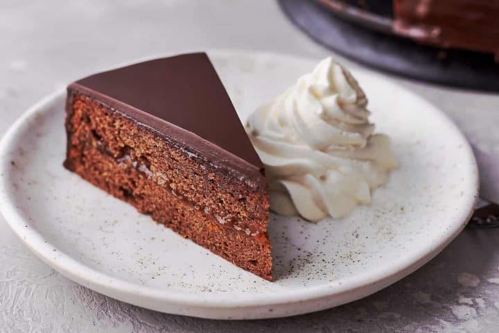 Pastel Sacher. Foto: Also The Crumbs Please