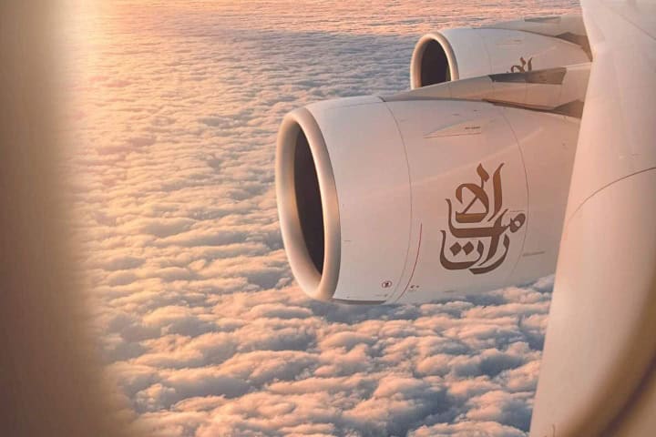 1. Logotipo de Emirates en turbina. Foto - Arabian Business