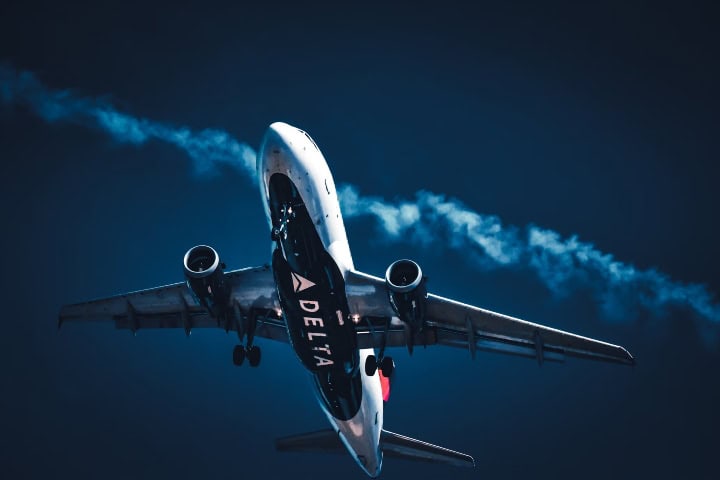 2. Avión de Delta Airlines. Foto - Simon Ray (Unsplash)