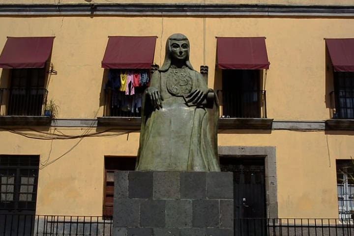 3. Monumento a Sor Juana Inés de la Cruz. Foto - La Razón de México